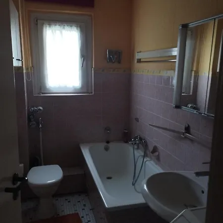 Red Dot アパート *