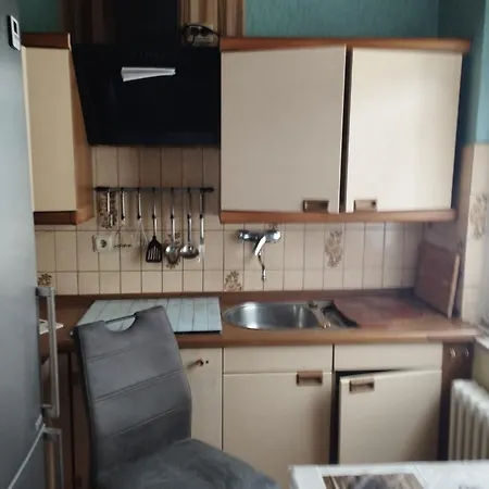 Red Dot アパート カーメン